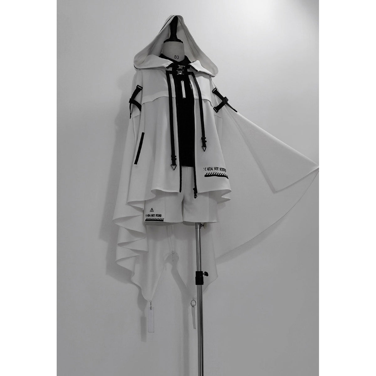 近未来の探究者フードマントとトップスとハーフパンツ[2025年12月中旬