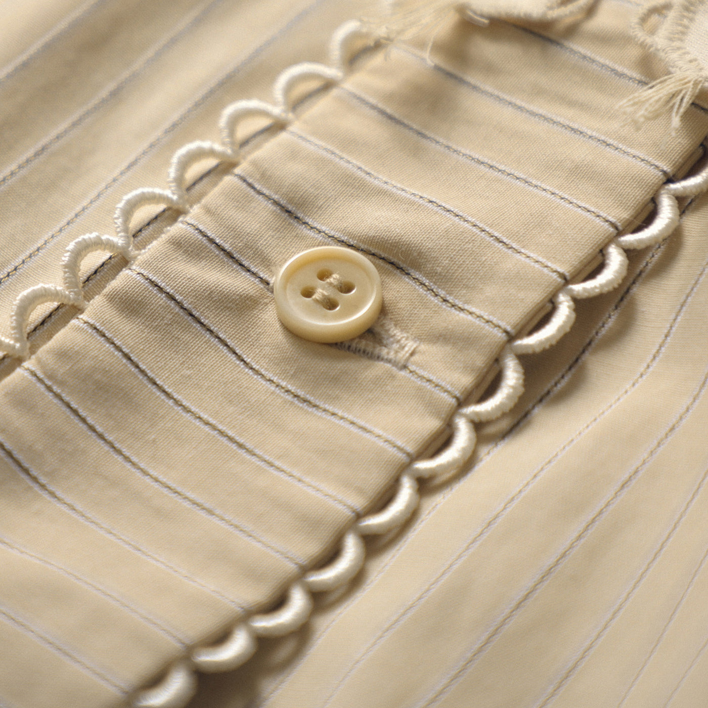 ドールハウスの刺繍レースブラウス – ManusMachina