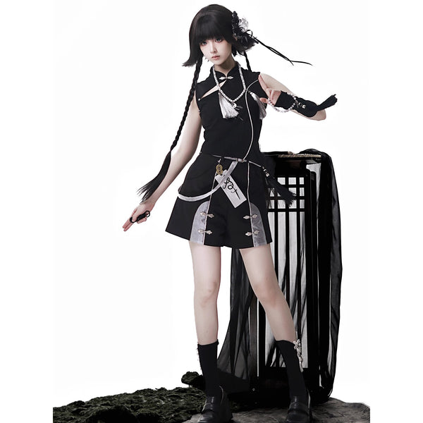退魔師のお嬢様ケープとトップスとショートパンツ