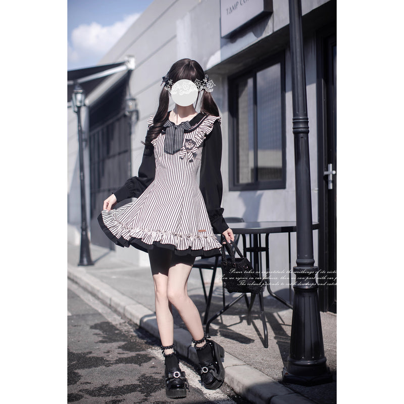 黒白の縦縞ドッキングワンピース