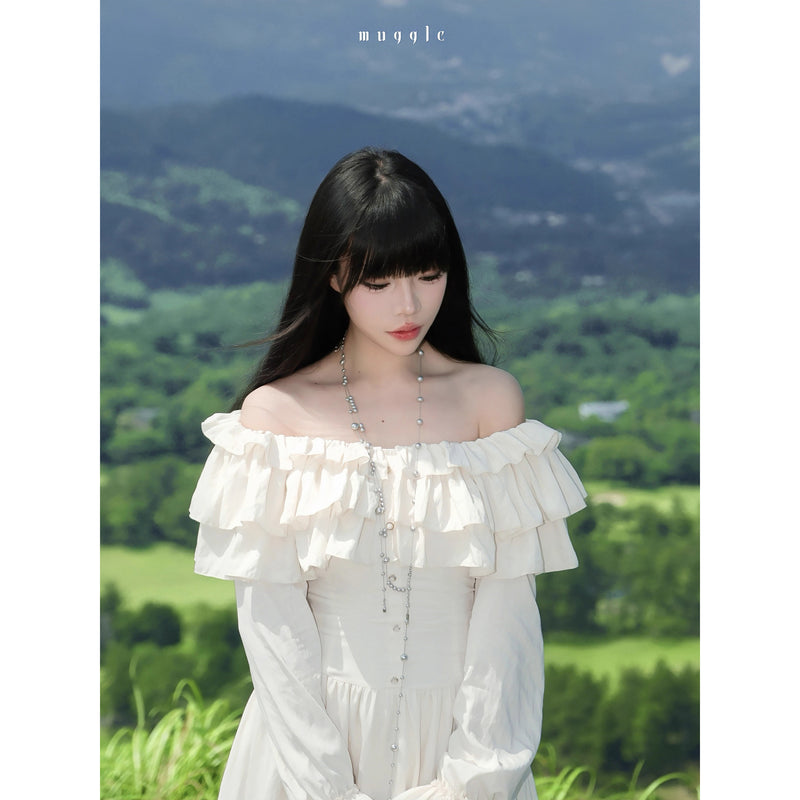 月明かりのお嬢様のオフショルフリルワンピース