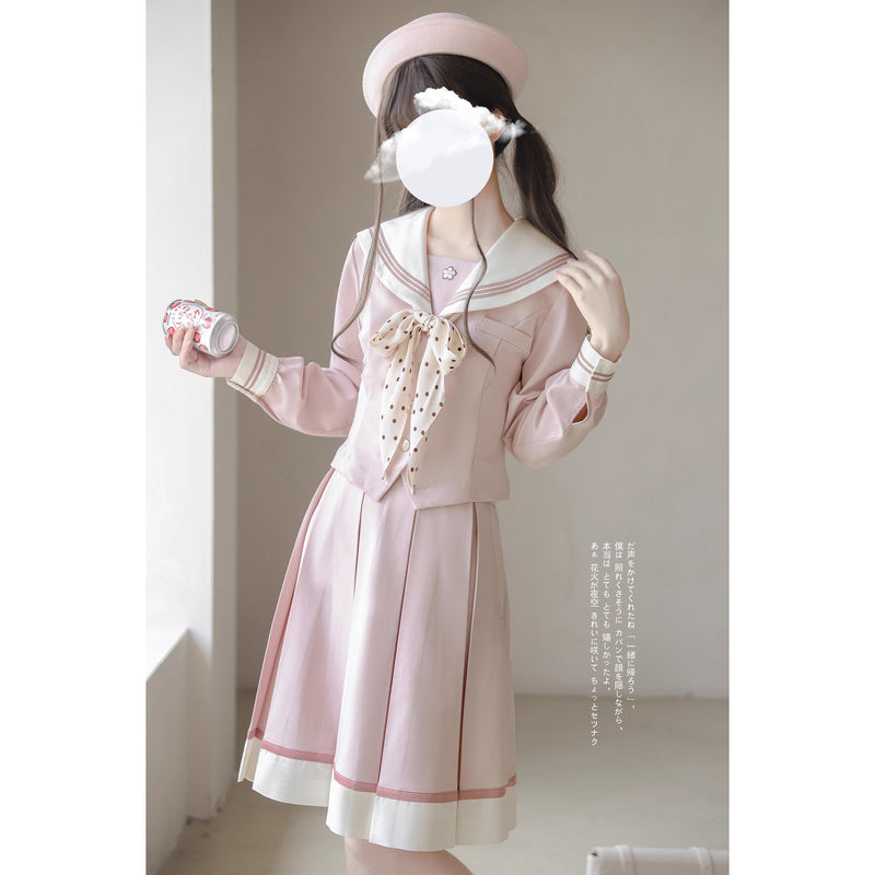 桜色のお嬢様のセーラーブラウスとプリーツスカート