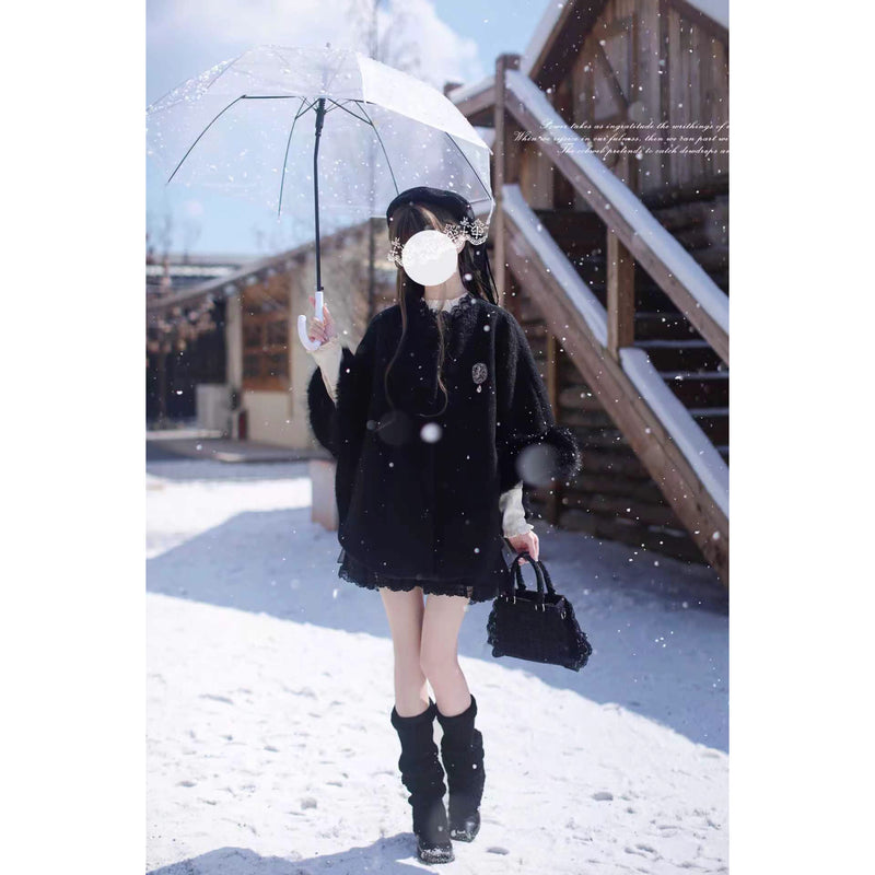 漆黒のお嬢様のウールケープコート