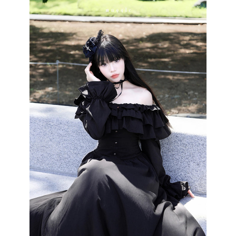 黒のお嬢様のオフショルフリルワンピース