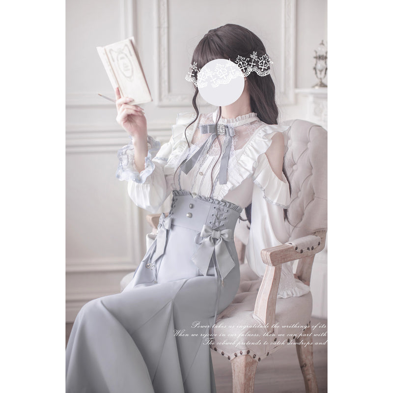 水色の令嬢のフリルトップスとコルセットスカート