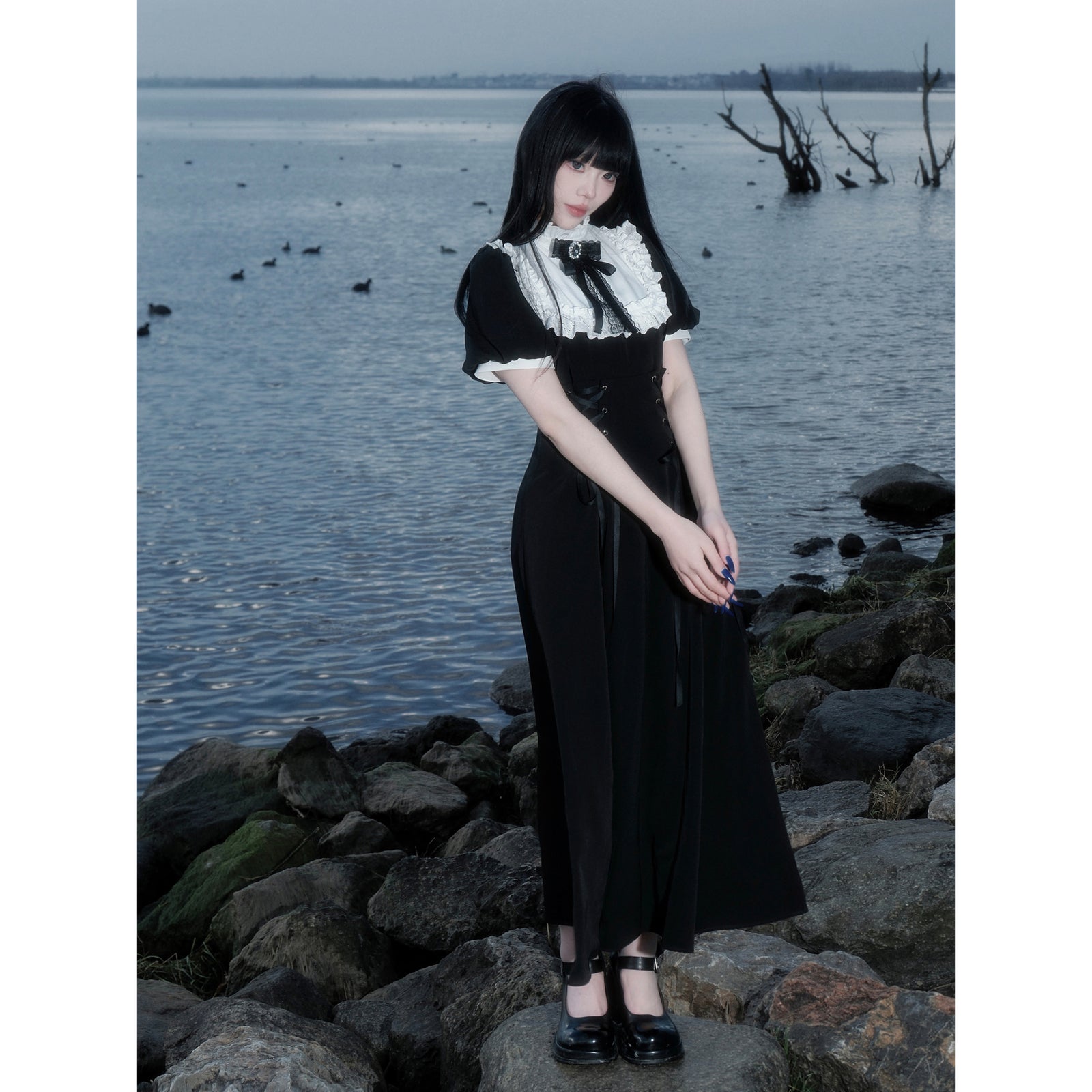 鍵盤色のお嬢様のコルセットワンピース – ManusMachina