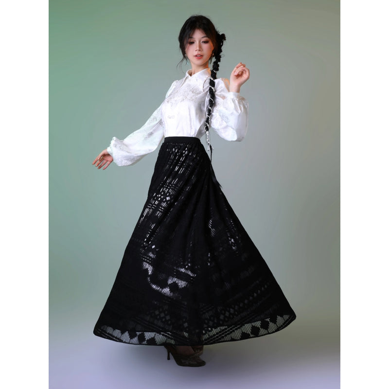 漆黒の格子編みロングスカート