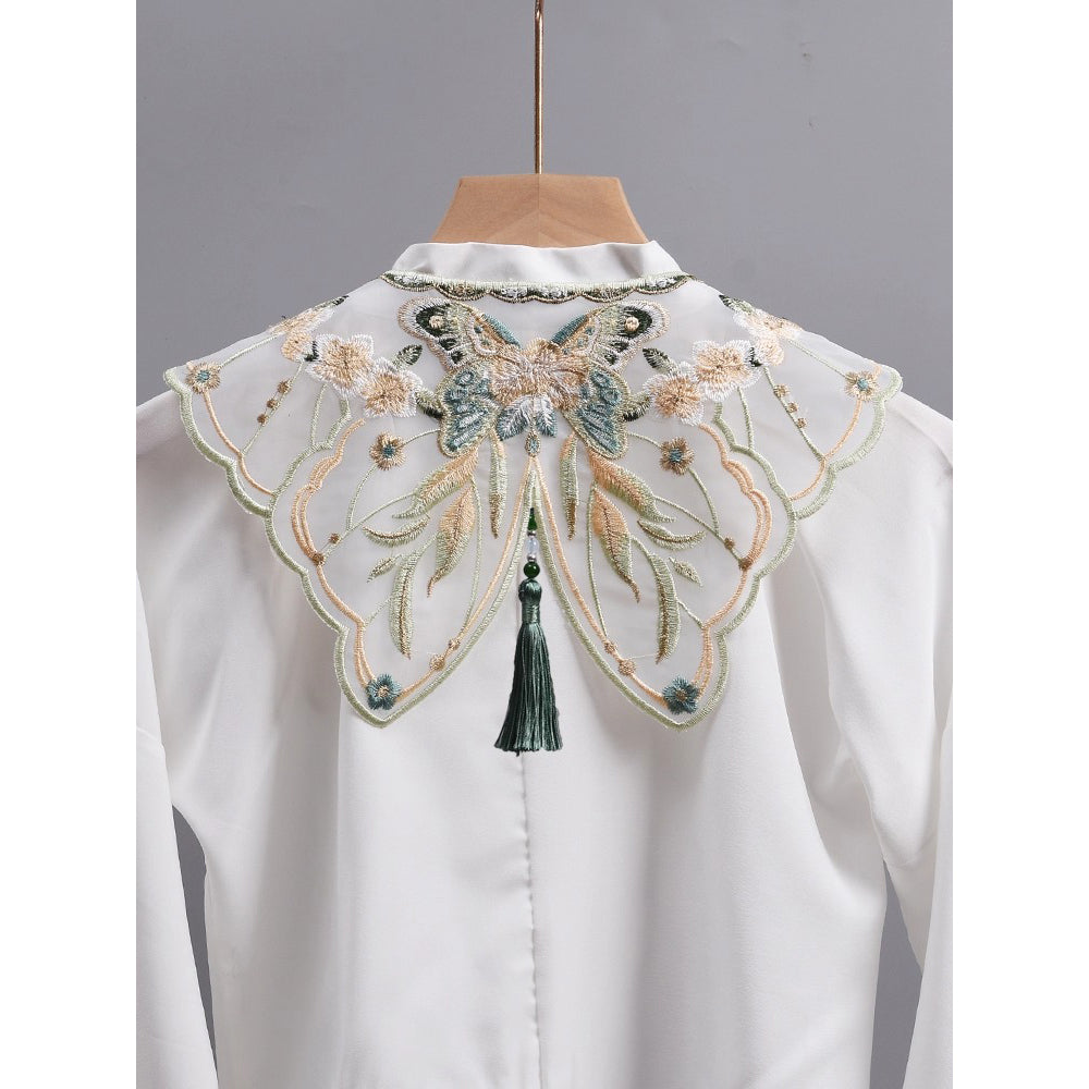 深緑の蝶の刺繍付け襟 – ManusMachina
