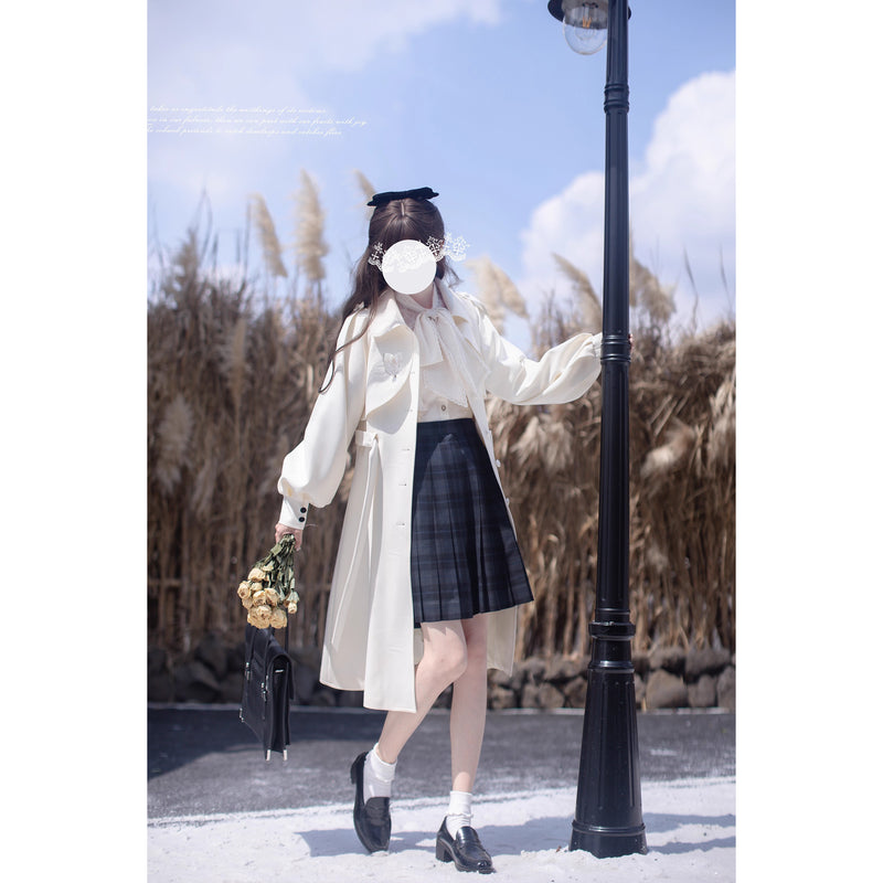 西洋のお嬢様のケープトレンチコート