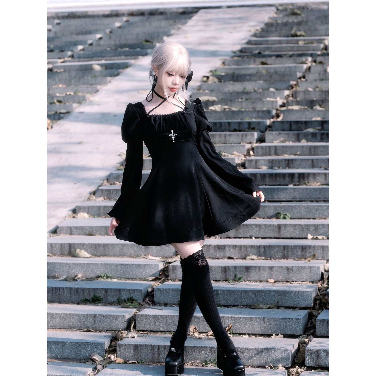 黒のお嬢様の十字架ワンピース – ManusMachina