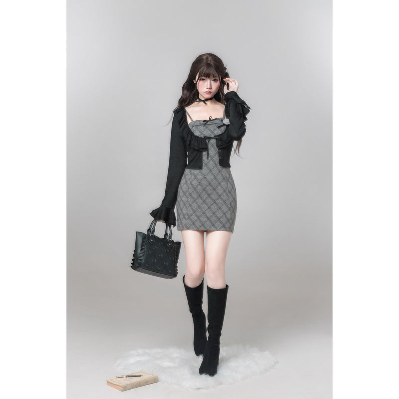 巴里のお嬢様のストラップワンピースとカーディガン