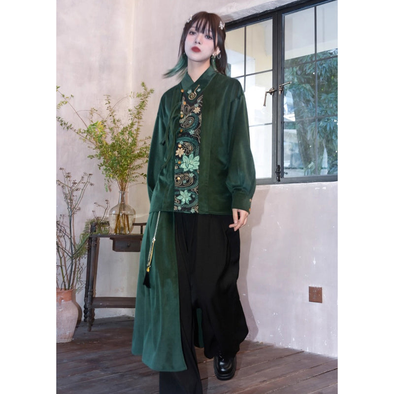 蛇と花模様の刺繍ブラウス