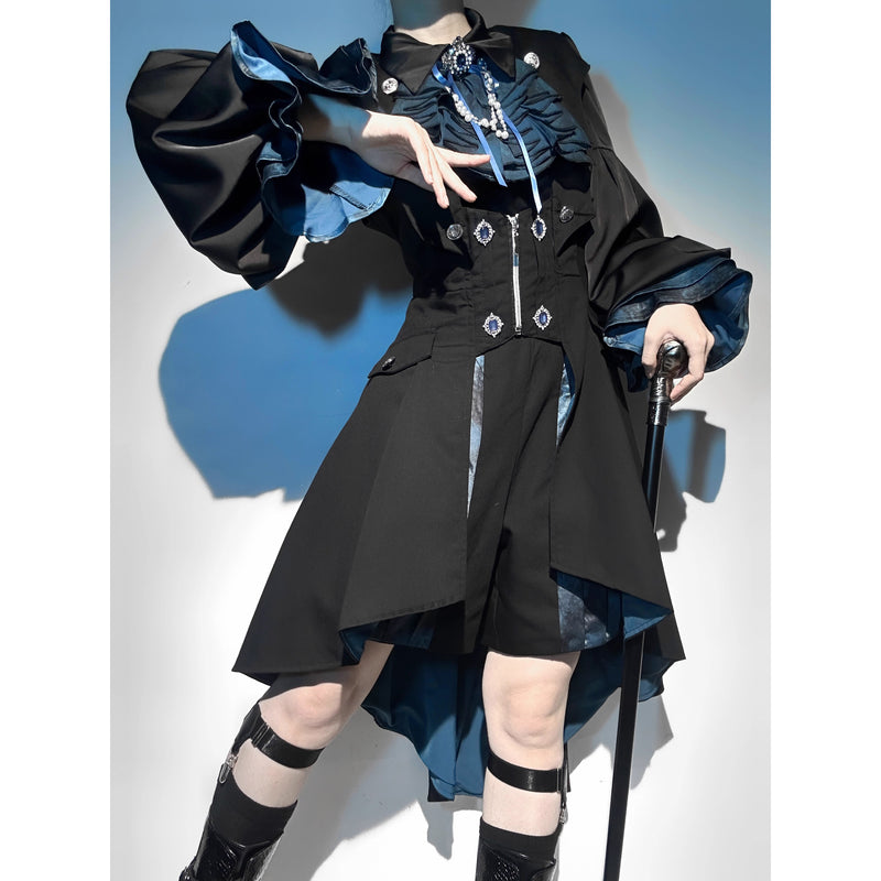 黒影の護衛者のロングベストとブラウスとショートパンツ