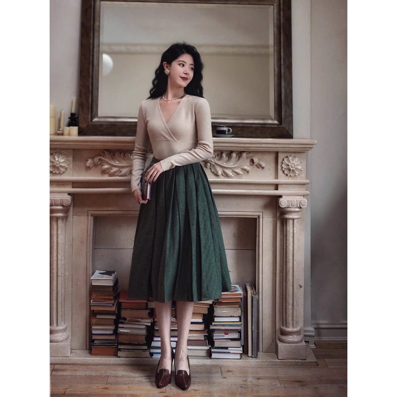 深緑の貴婦人ジャケットとベストとプリーツスカート