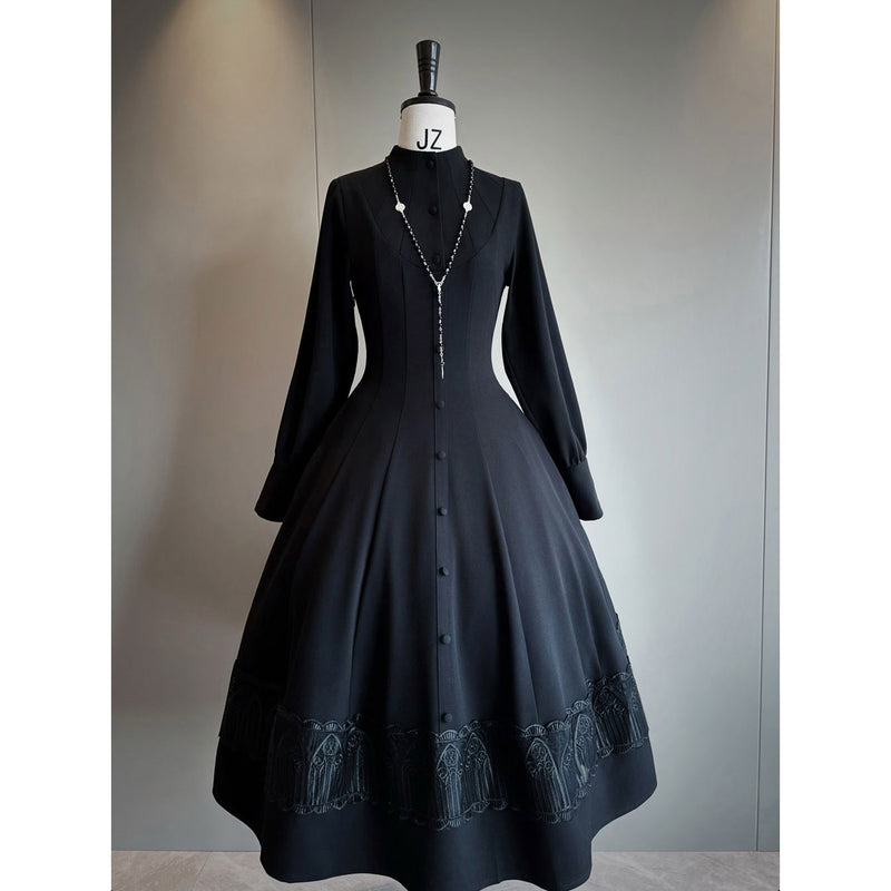 修道女の刺繍クラシカルワンピース - Black[2025年3月下旬-5月上旬発送予定]