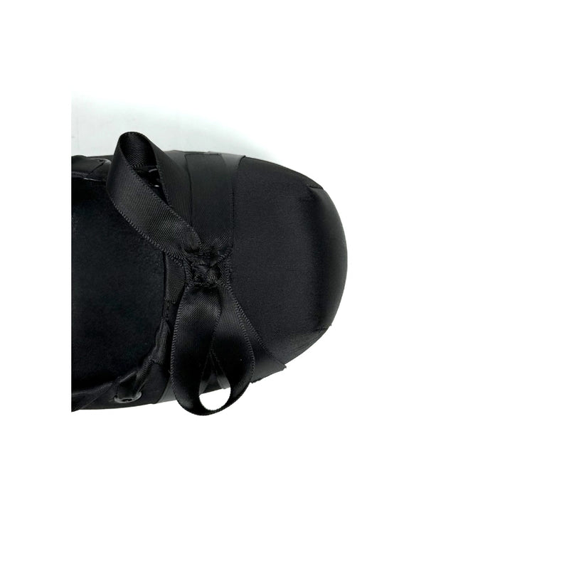 漆黒の王妃のバレエヒールパンプス