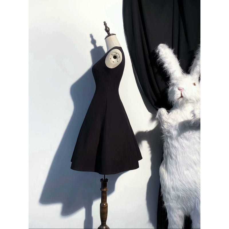 黒の令嬢のクラシカルジャンパースカート – ManusMachina