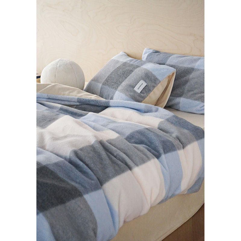 Scandinavian Check Pattern Bed Cover Set