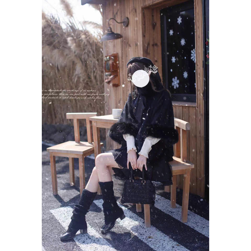 漆黒のお嬢様のウールケープコート