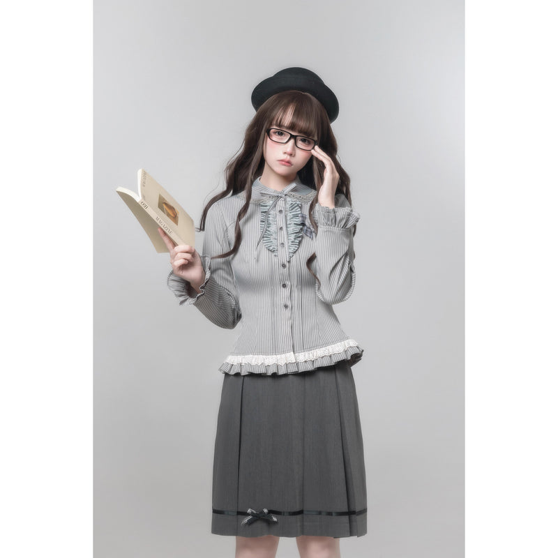 文学令嬢のジャケットとブラウスとプリーツスカート