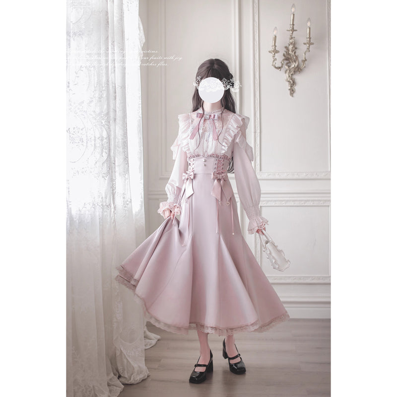 桜色の令嬢のフリルトップスとコルセットスカート