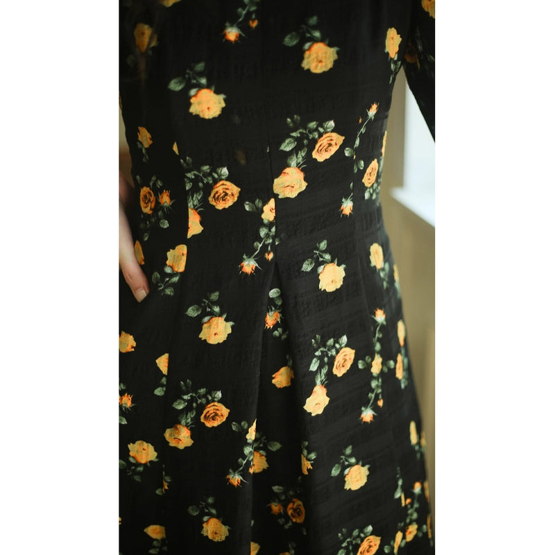 闇夜の黄薔薇のフレンチワンピース
