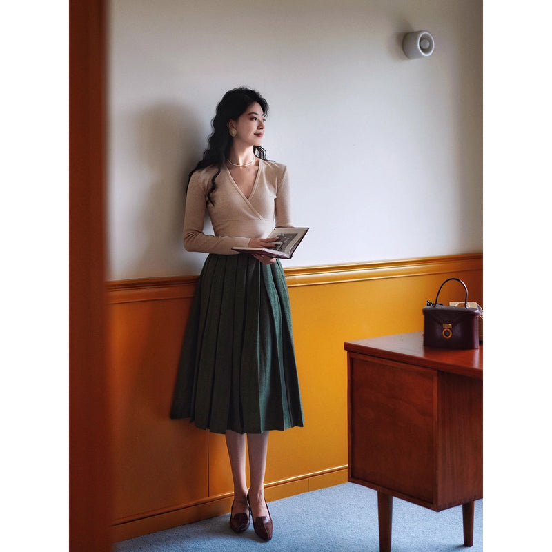 深緑の貴婦人ジャケットとベストとプリーツスカート