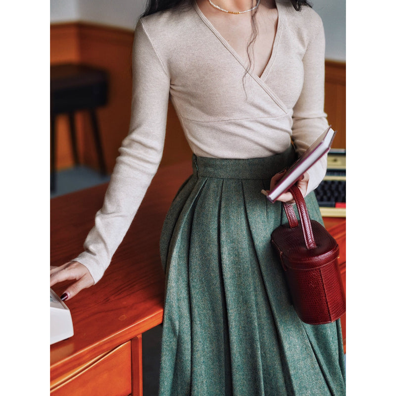 深緑の貴婦人ジャケットとベストとプリーツスカート