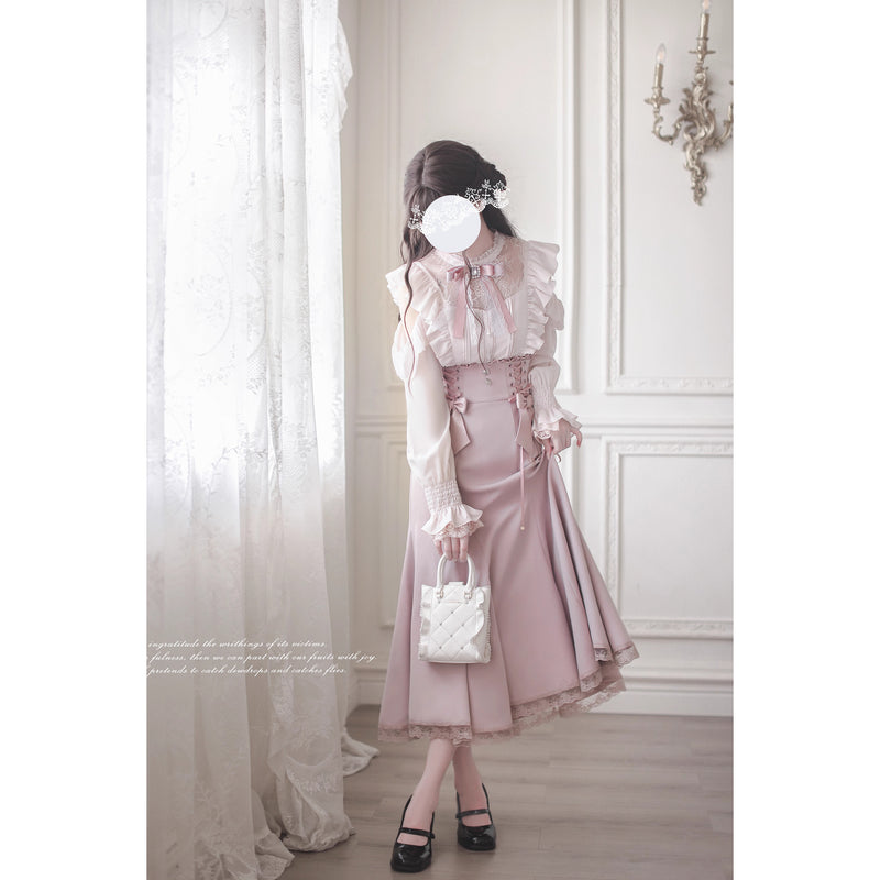 桜色の令嬢のフリルトップスとコルセットスカート
