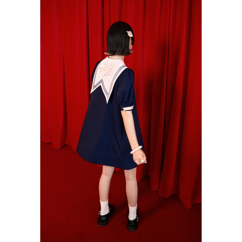 白蛇と菊花の刺繍セーラーワンピース - Dark Navy