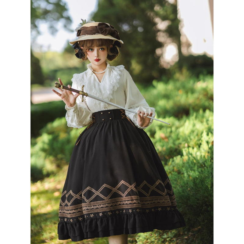 邸宅のお嬢様のレースブラウス