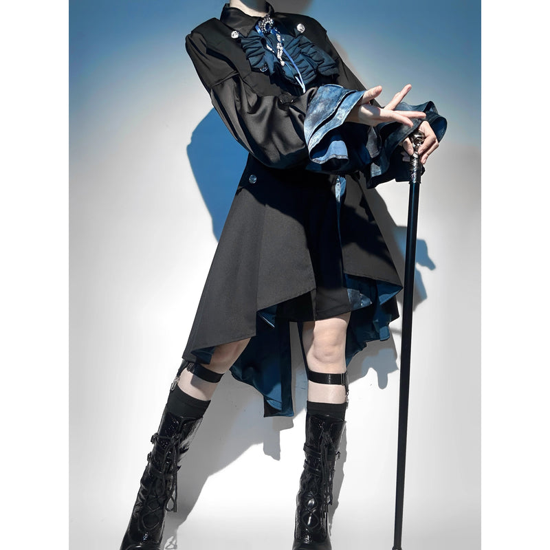 黒影の護衛者のロングベストとブラウスとショートパンツ