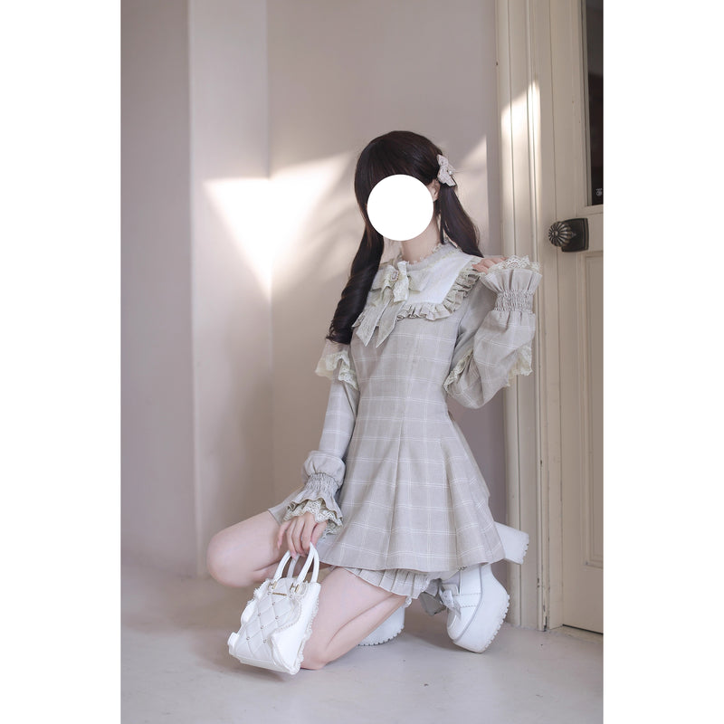 灰白のお嬢様の格子柄ケープワンピース