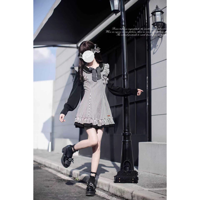 黒白の縦縞ドッキングワンピース