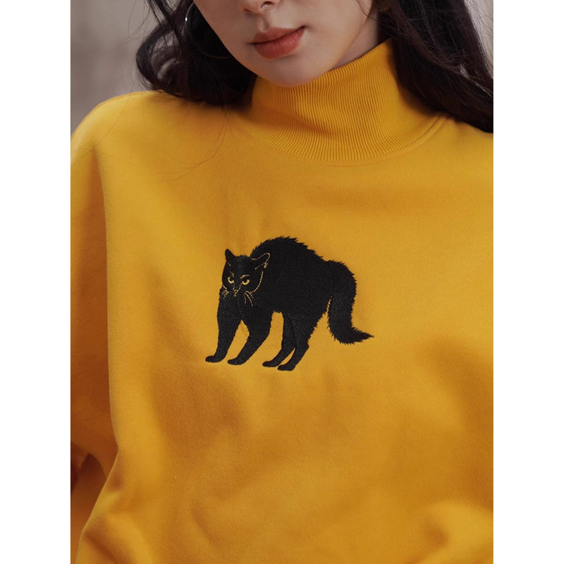黒猫の刺繍ハイネックスウェット