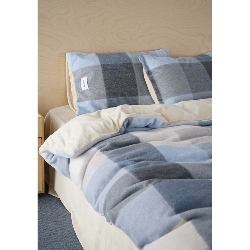 Scandinavian Check Pattern Bed Cover Set