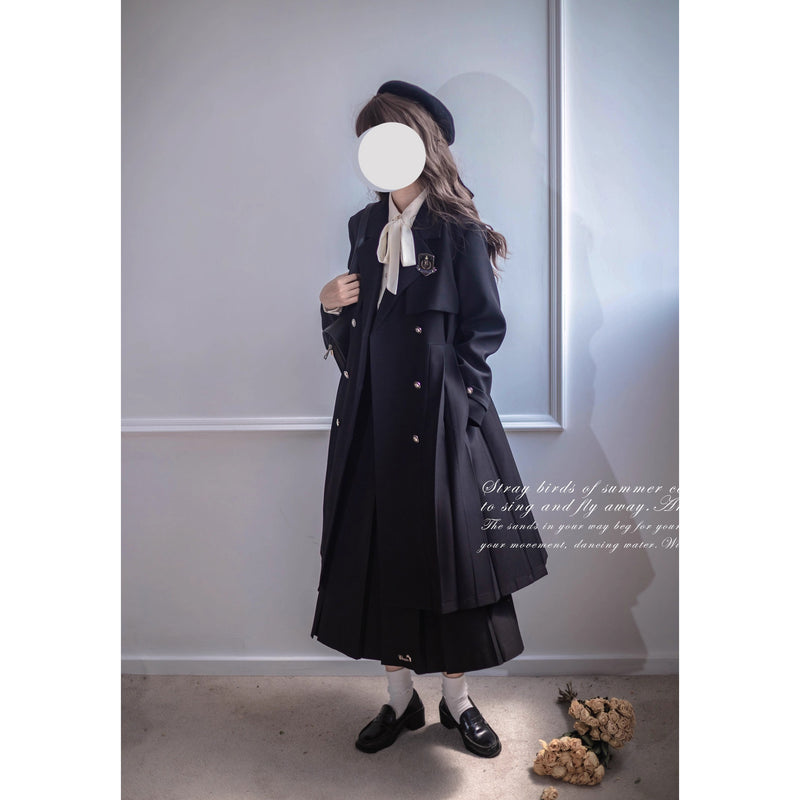 文学令嬢のトレンチコートとブラウスとプリーツスカート - Black Trench