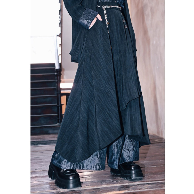漆黒の蛇鱗ワイドドレープパンツ