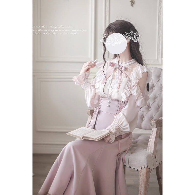 桜色の令嬢のフリルトップスとコルセットスカート