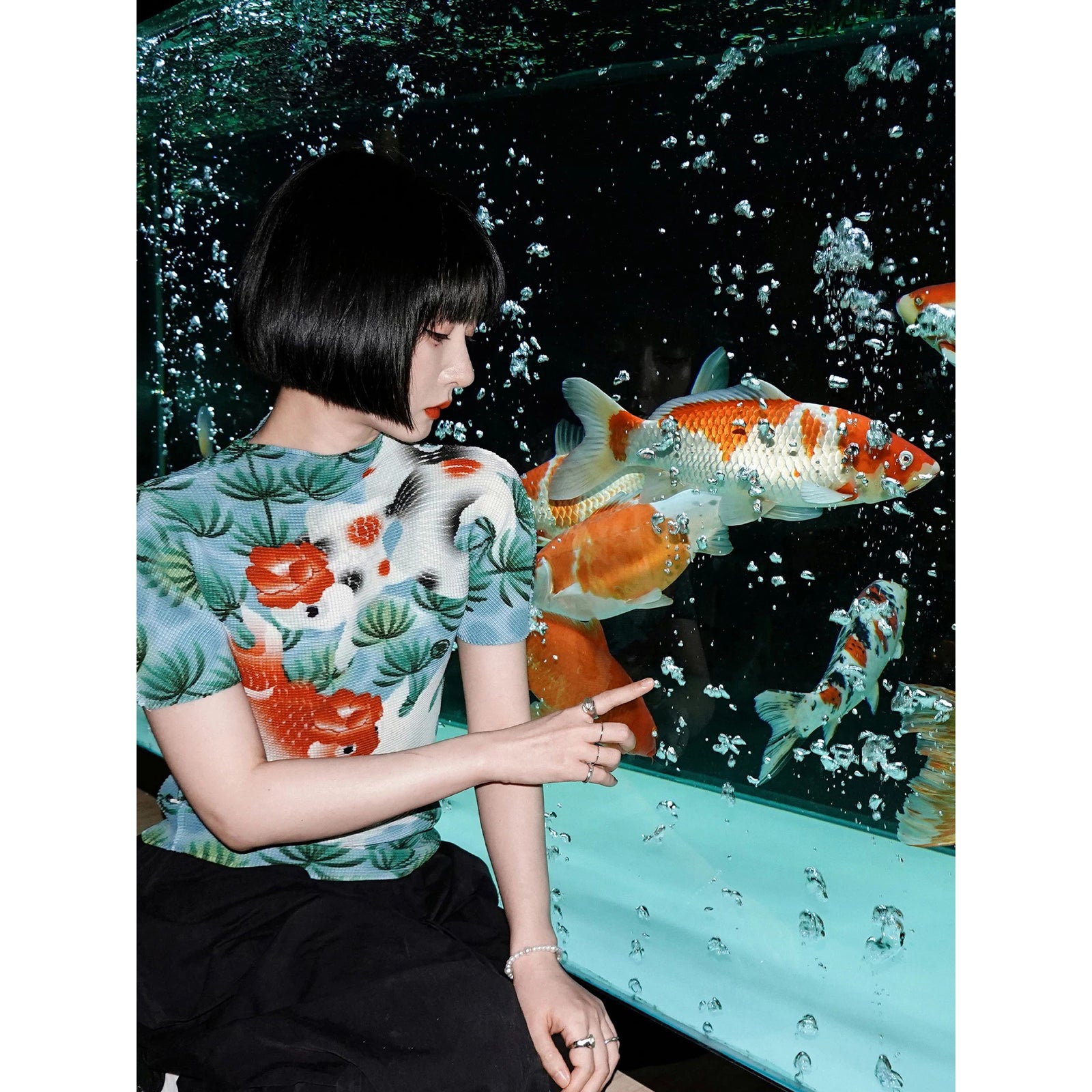 希少✨VIVIENNE TAM カットソー タンクトップ 豪華 総柄 金魚 金魚椿と水草のハイネックトップス - Green – ManusMachina