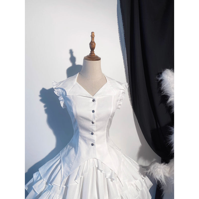 西洋貴族のヴィクトリアントップスとフリルスカート - White