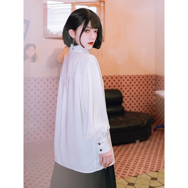 空を昇る龍の挿絵ブラウス