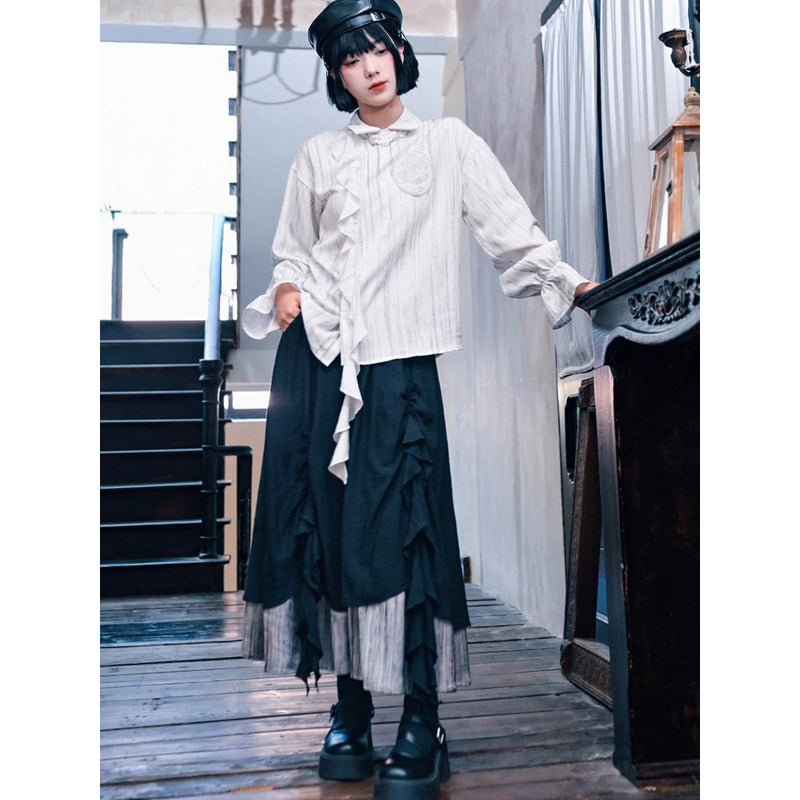 海月の刺繍ラッフルブラウス