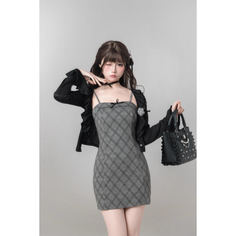 巴里のお嬢様のストラップワンピースとカーディガン