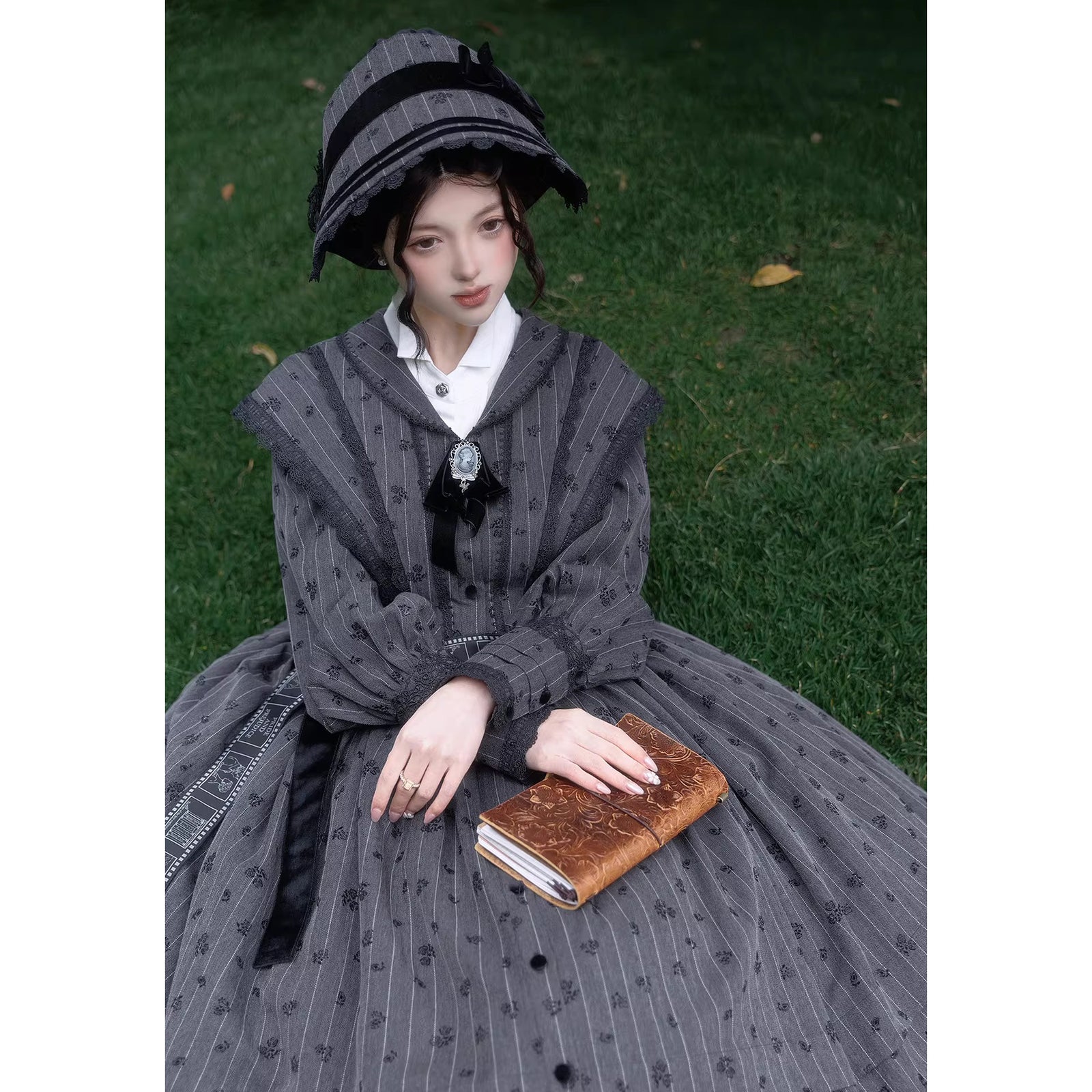 公爵婦人のヴィクトリアンワンピース - Flocked Jacquard Stripes[2026