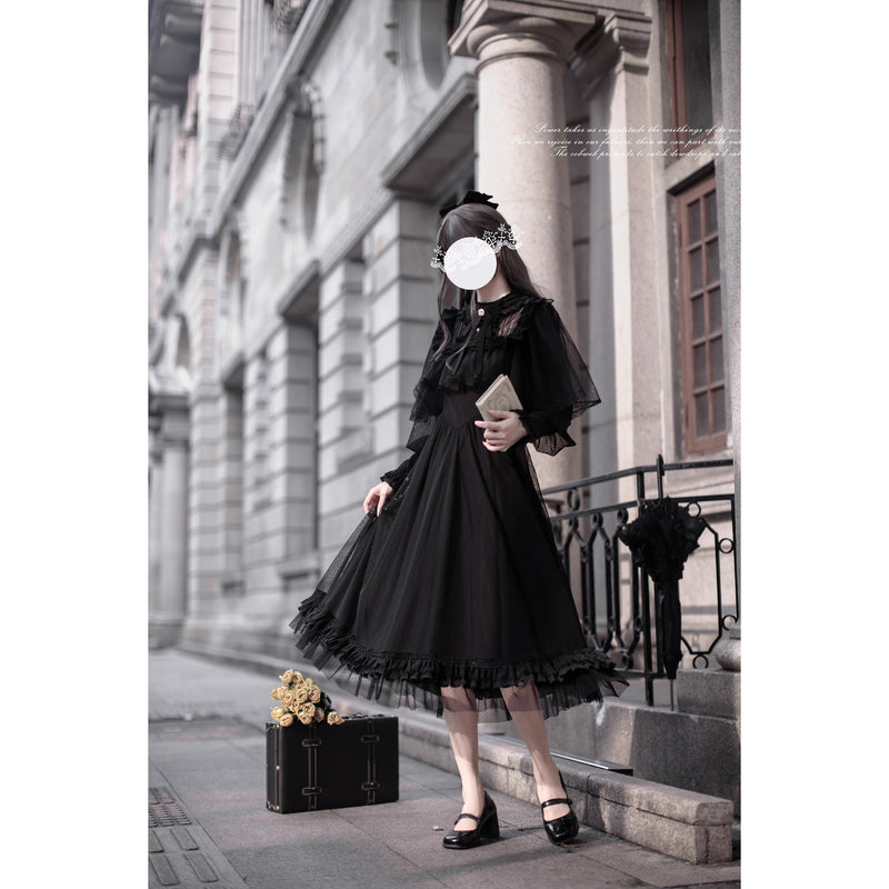 漆黒のお嬢様のチュールケープワンピース