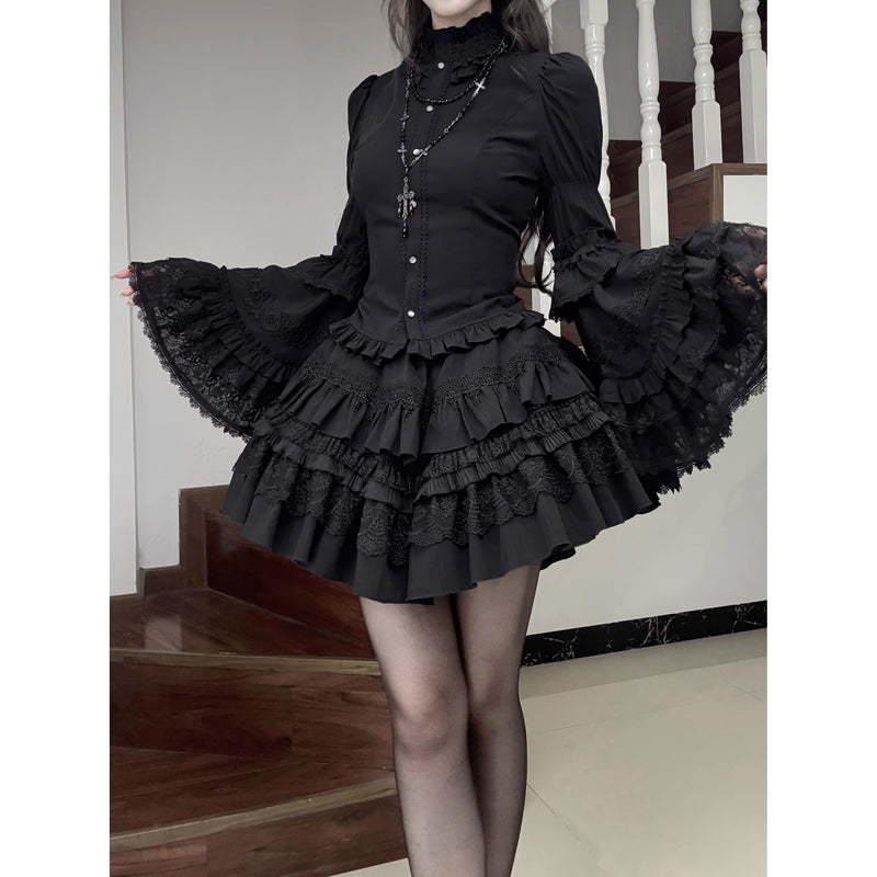 黒薔薇の刺繍ゴシックブラウス[2025年12月中旬-2026年1月中旬発送予定]
