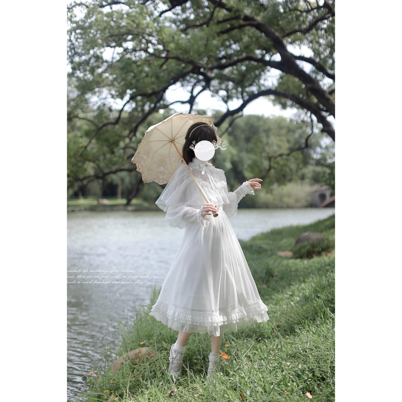 純白のお嬢様のチュールケープワンピース