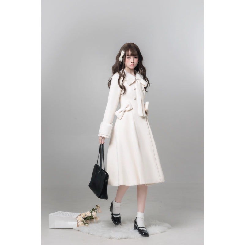 白雪のお嬢様のリボンウールコート