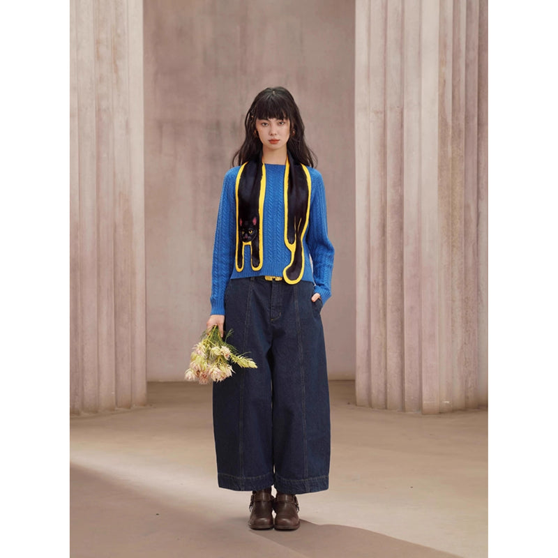 紺藍色のクロップドワイドデニムパンツ